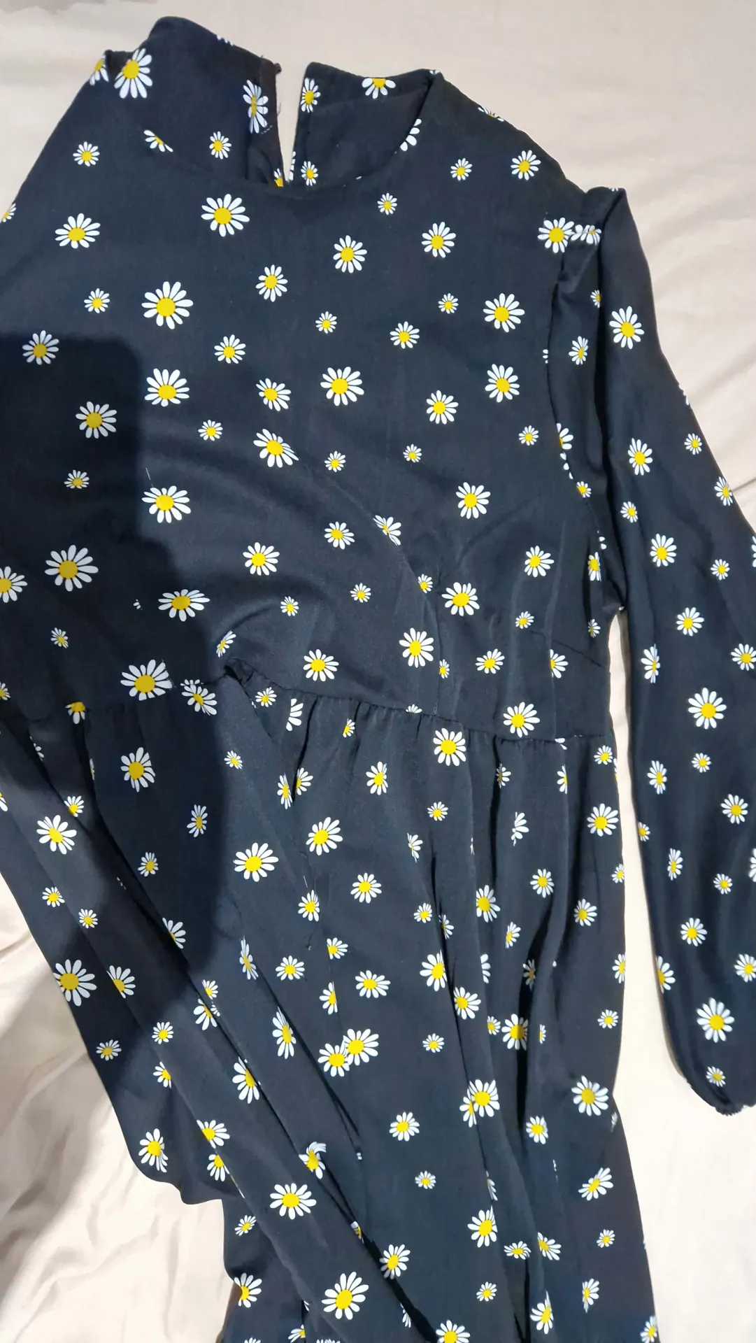 حجاب أسود بالأزهار